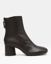 Կիսաճտքավոր կոշիկներ AGL